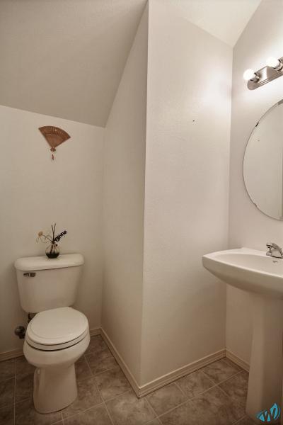 exposio_12_bathroom_2_01_1221_142nd_st_s.jpg